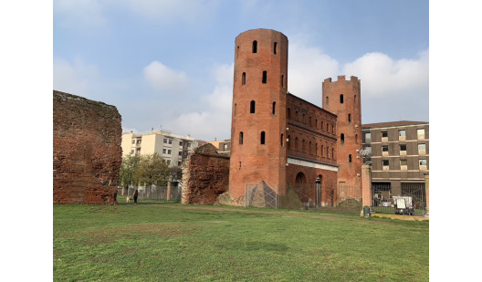 felpa74 antigua puerta de la ciudad romana 3