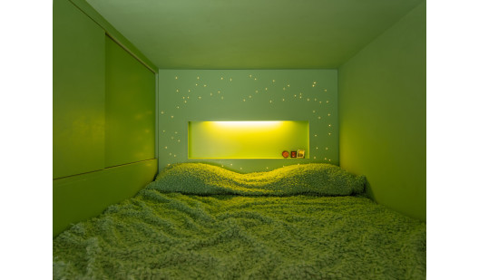 plush74 colourful tiny apartment rotterdam 26