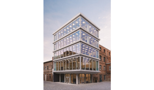 plush74 contemporary glass building on the spree 1(1)