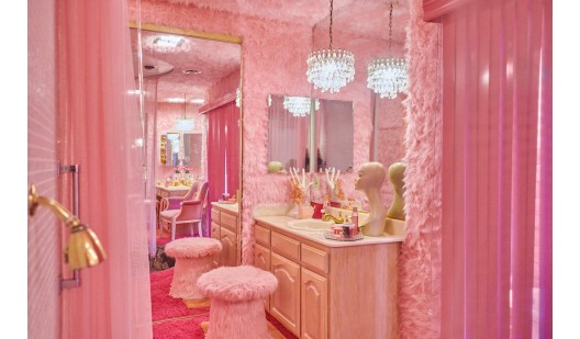 plush74 location california design vintage furniture pink palace shoot film photo fashion car scouting44