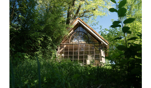 plush74 magical lakeside house 65