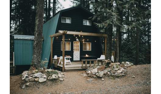 plush74 photo film event location vancouver forest private home canada bright rustic home cabin 6