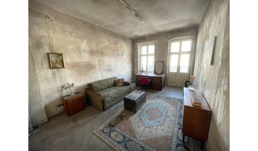 plush74 raw vintage apartment with lots of patina 14