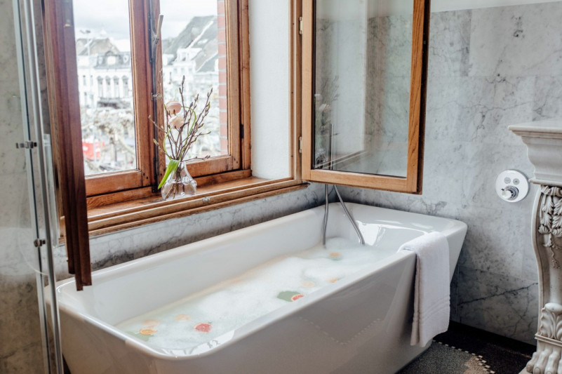 03 bathtub