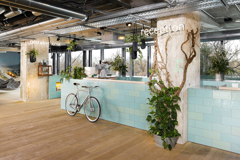 25h bikini stephanlemke lobby pequeño 2