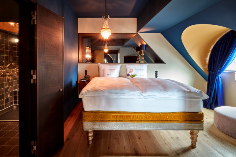 25h royalbavarian steveherud rooms peacocksuite medium 3