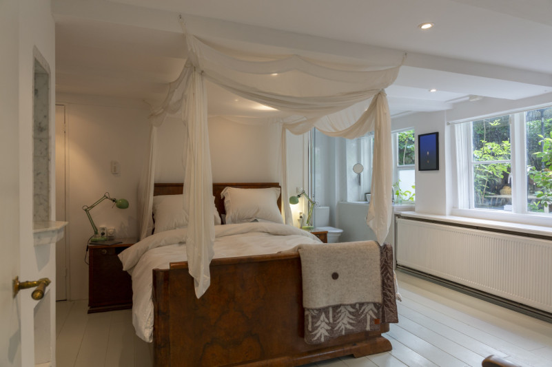 plush74 classic canal house location amsterdam 16