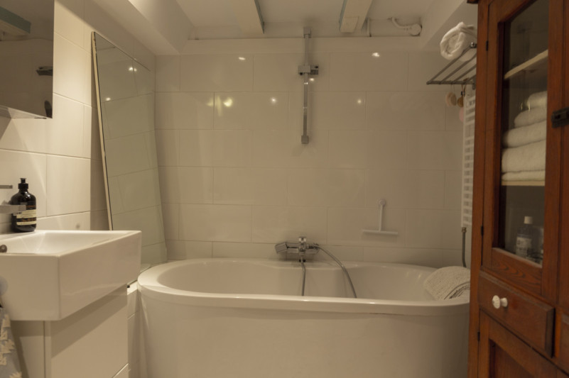 plush74 classic canal house location amsterdam 22