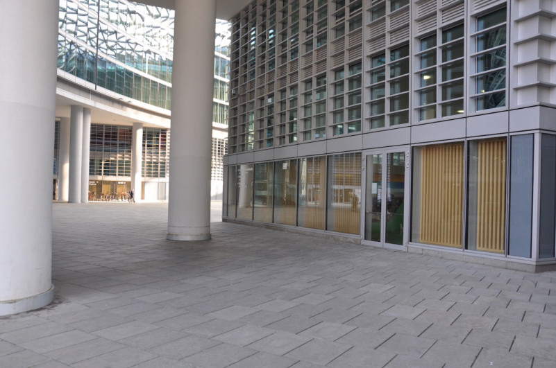 plush74 italy milano location rent shoot film photo streets square modern architecture glass 11