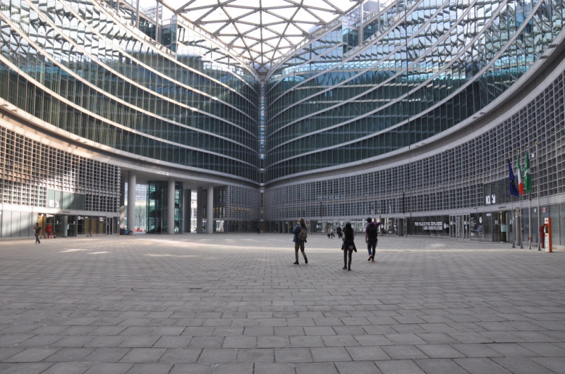 plush74 italy milano location rent shoot film photo streets square modern architecture glass 13