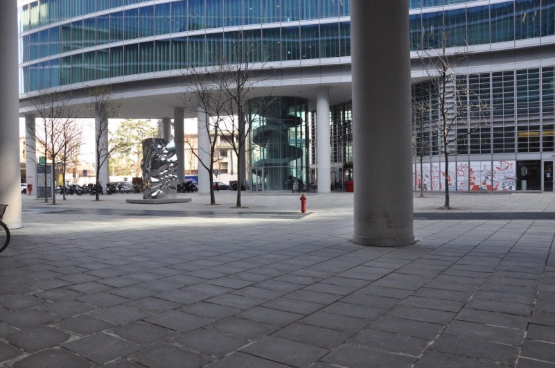 plush74 italy milano location rent shoot film photo streets square modern architecture glass 15