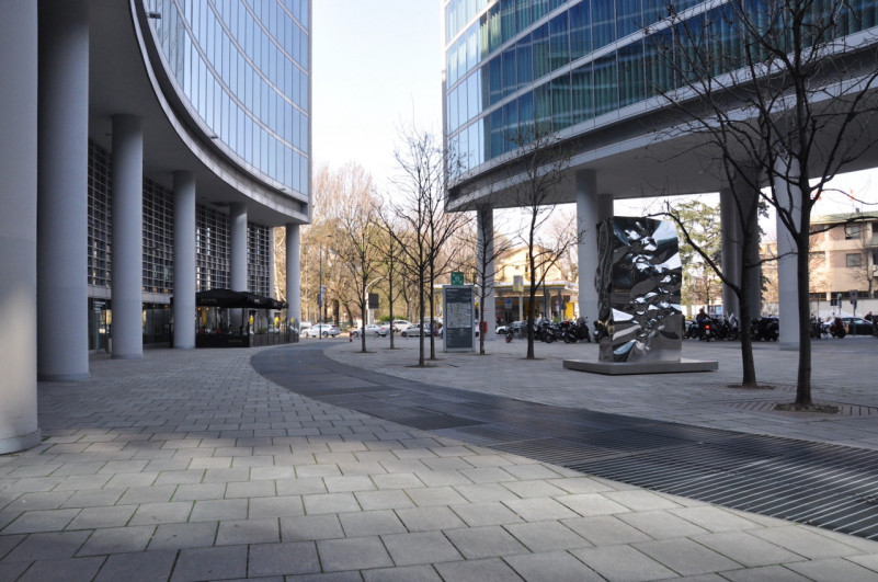 plush74 italy milano location rent shoot film photo streets square modern architecture glass 16