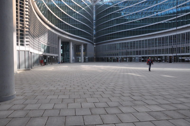 plush74 italy milano location rent shoot film photo streets square modern architecture glass 20