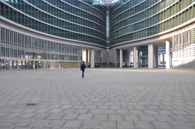 plush74 italy milano location rent shoot film photo streets square modern architecture glass 24