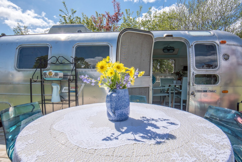 plush74 ubicación película foto canada bc único airstream vintage montaña vintage 13