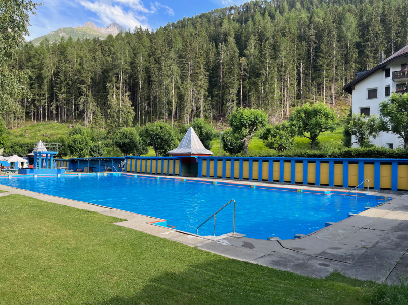 plush74 location foto film evento svizzera vulpera lido piscina all'aperto colore 61