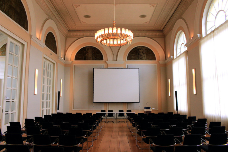 plush74 location scout alquiler foto film producción berlin teatro mitte even space hall3