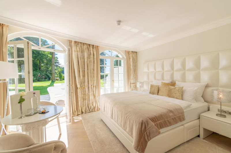 pluche74 luxe villa met uitzicht op meer 15