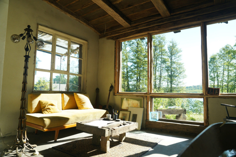 plush74 magical lakeside house 11