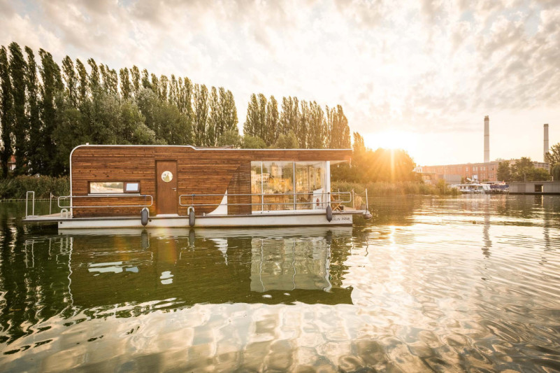 plush74 modern houseboat berlin 1