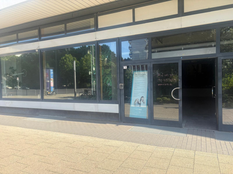 plush74 pop up space leipziger street 18