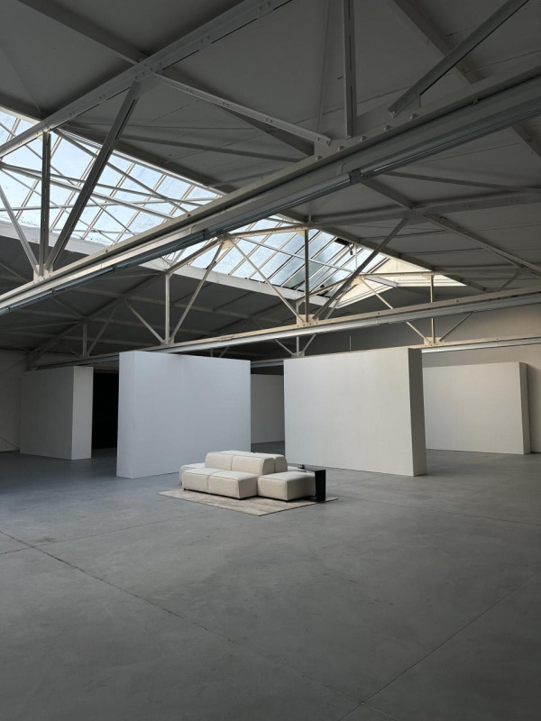 plush74 white out studios dusseldorf 3