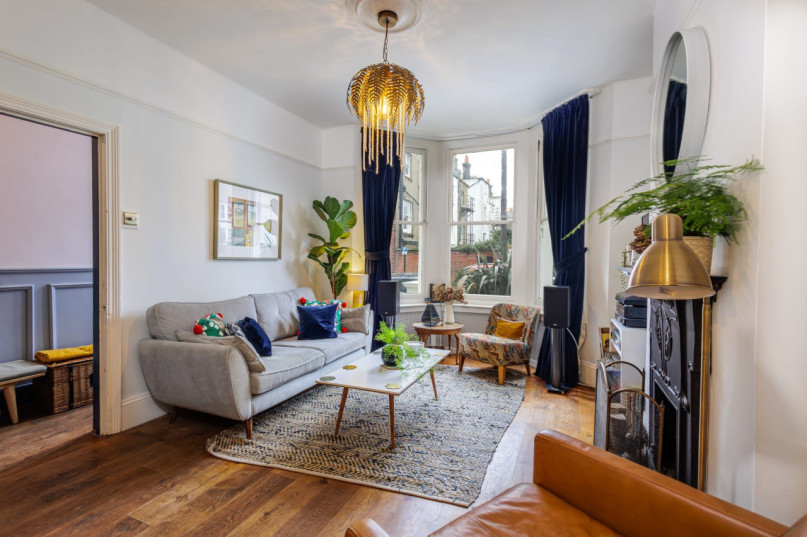 b3593484 f900 45d2 83aa 31b9b27d229f