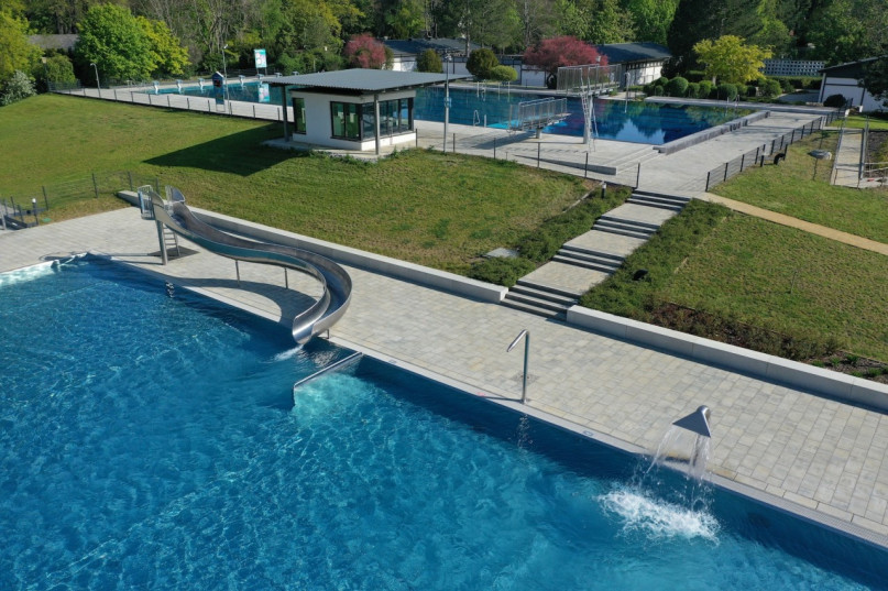 berlinlocationplush745jpeg1