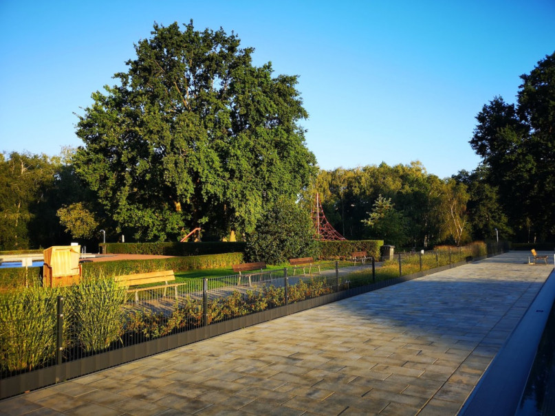 berlinlocationplush745jpeg5