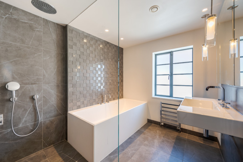 burcote road sw18 33