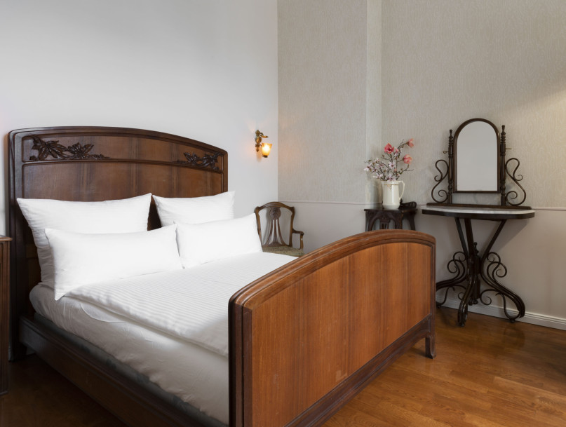 isadora art nouveau time travel suite shoot location film location 3