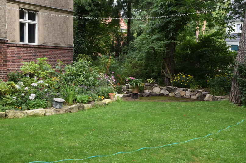 landhausvilla mit garten und baumbestand 11