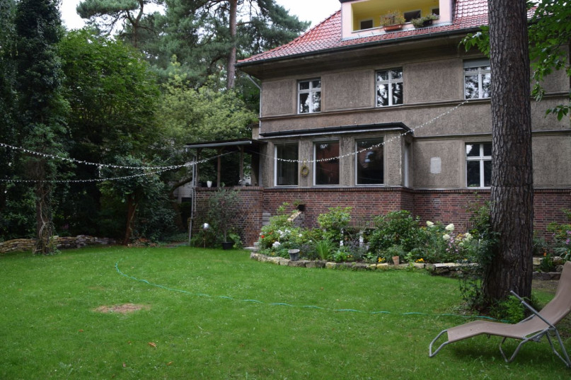 landhausvilla mit garten und baumbestand 3