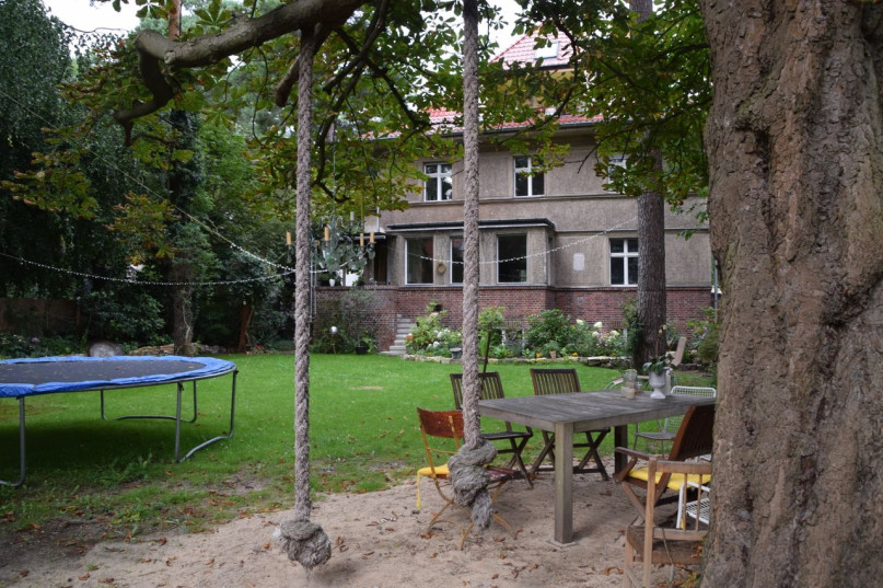 landhausvilla mit garten und baumbestand 7