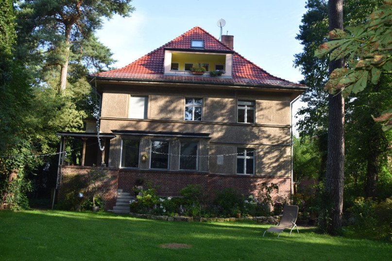 landhausvilla mit garten und baumbestand 9
