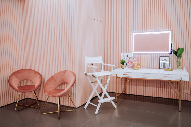 plus74 rose petal nude studio la location4