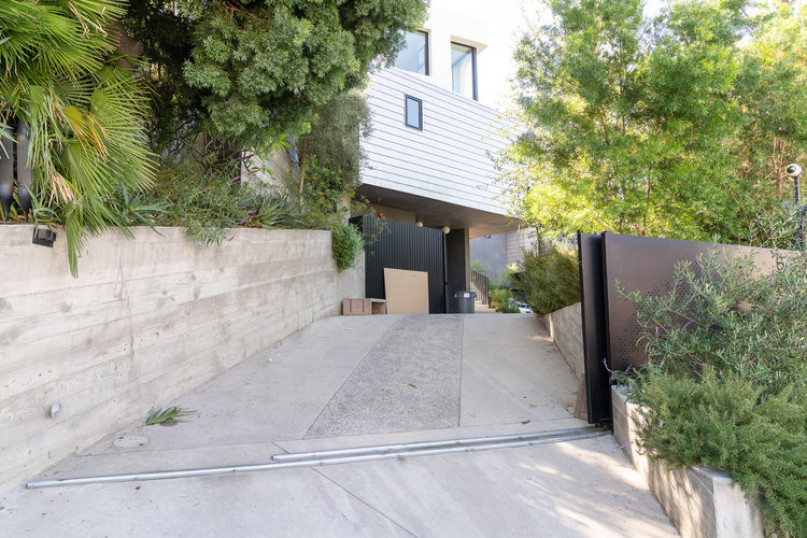 plus74 white vila usa la hollywood location1