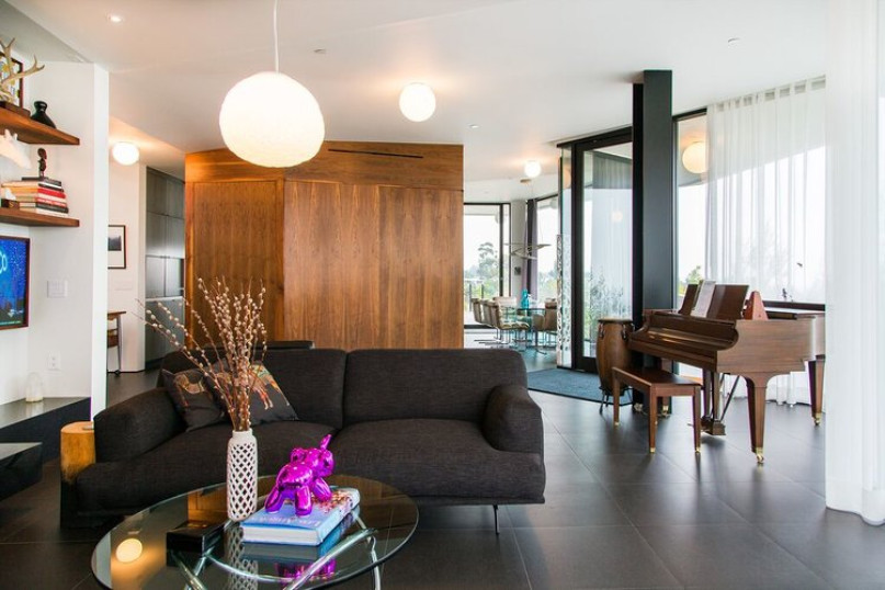 plus74 white vila usa la hollywood location3