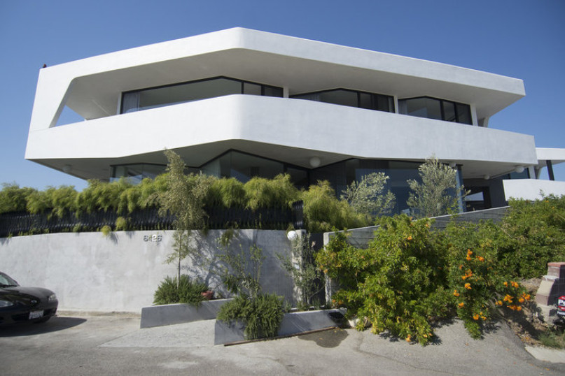 plus74 white vila usa la hollywood location4