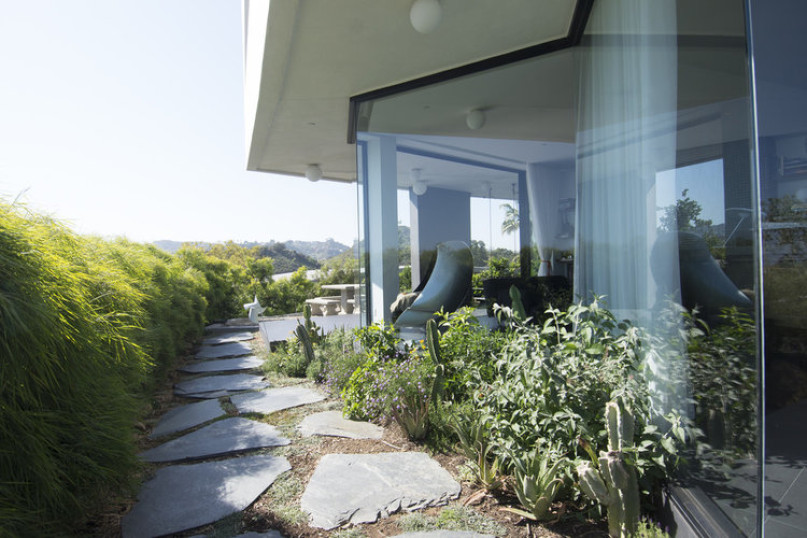 plus74 white vila usa la hollywood location5