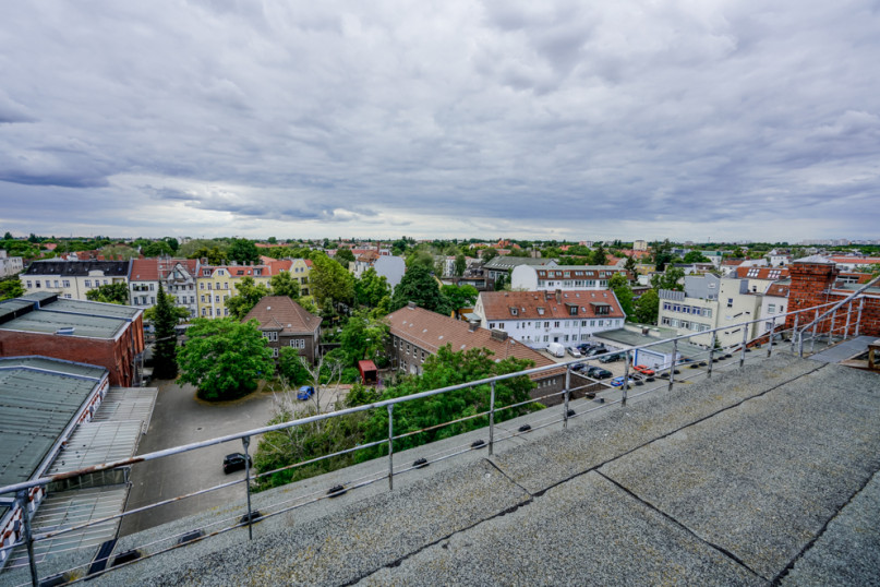 pluche74 berlijn pakhuis industrieel galerie kunst locatie film foto evenement scout 58