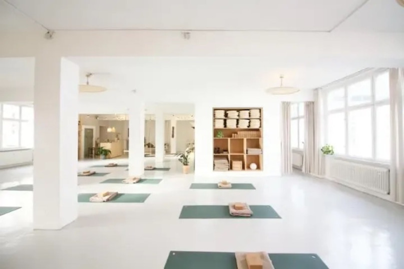 plush74 bright yoga 2