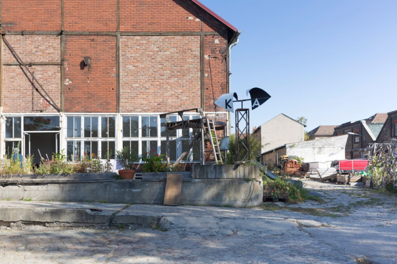 peluche74 affascinante terrazza industriale con molo d'acqua 11