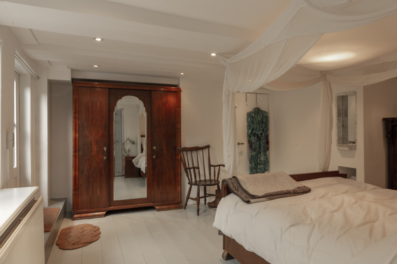 plush74 classic canal house location amsterdam 20