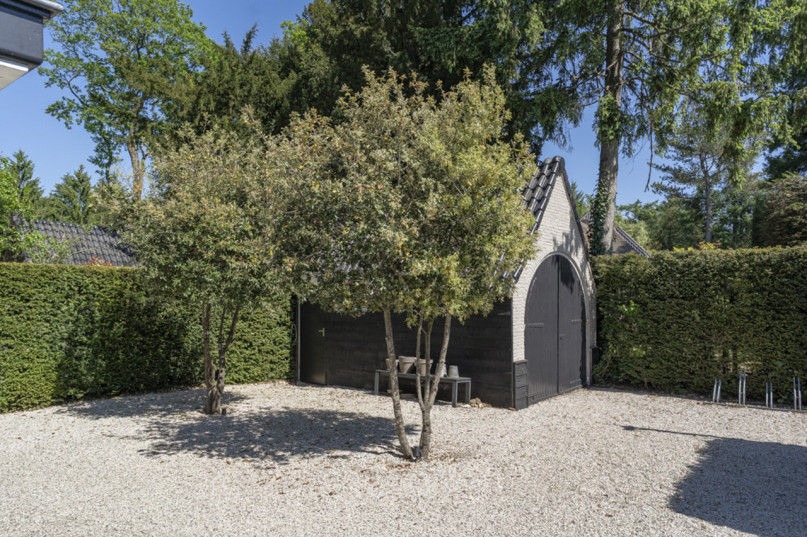 plush74 clean modern villa laren 52