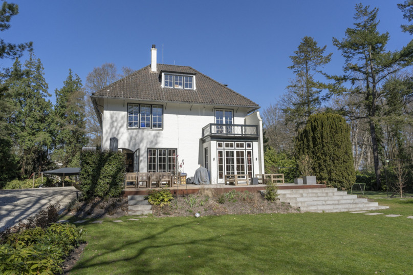 plush74 bunte Familienvilla overveen 95