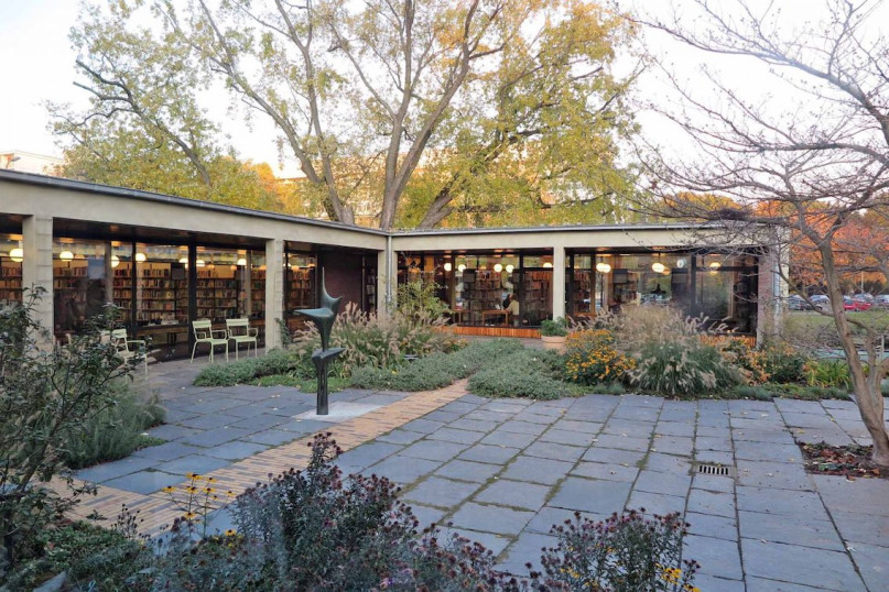 plush74 film foto veranstaltungsort berlin deutschland bibliothek 1