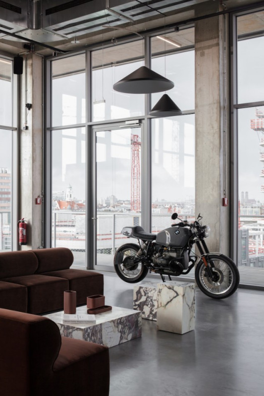 plush74 film foto evento location germania munich rooftop cucina sport suite 13