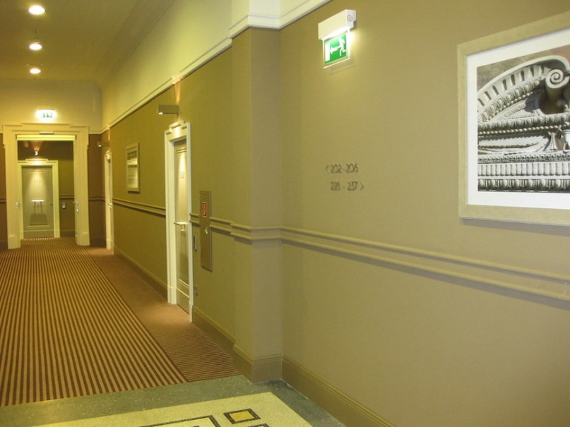 felpa74 pelicula foto evento lugar hotel berlin alemania pasillo