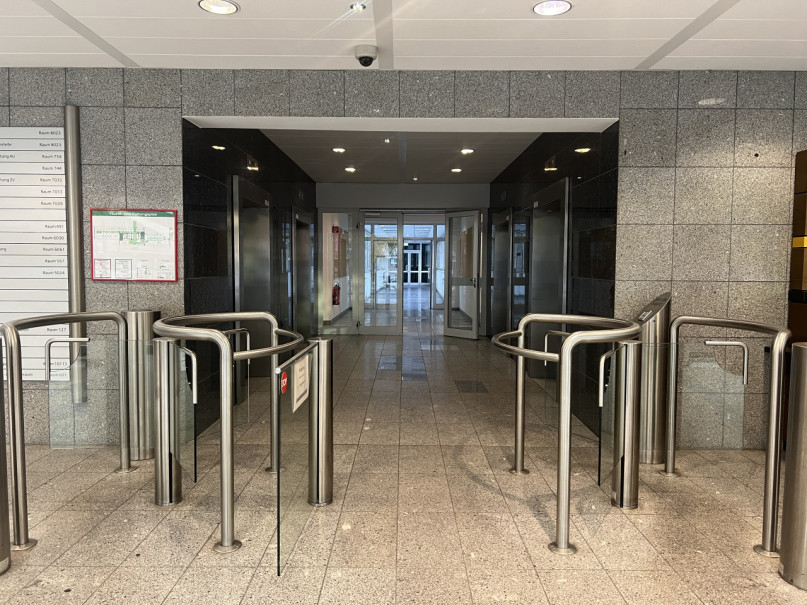 plush74 film photo shooting location office berlin elevator 6